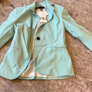 Never worn Zara blazer size 2